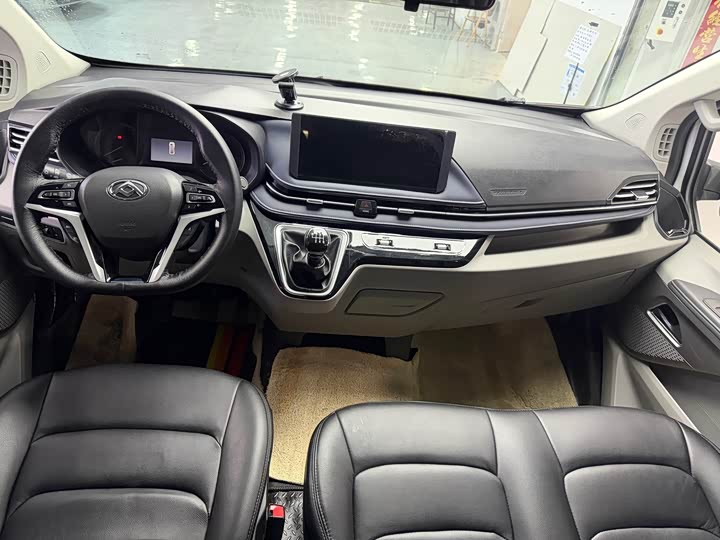 Фото 6 - Maxus V70