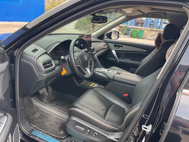 Фото 9 - Honda Avancier