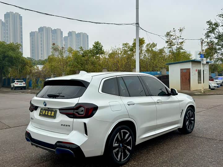 Фото 7 - BMW iX3