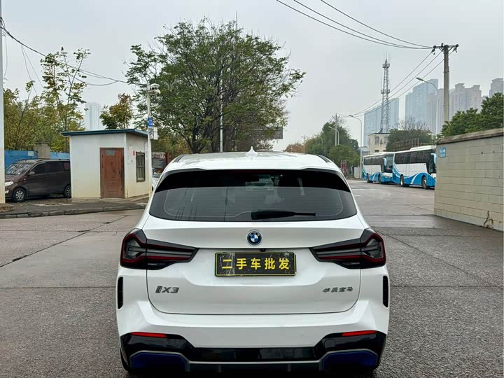 Фото 8 - BMW iX3