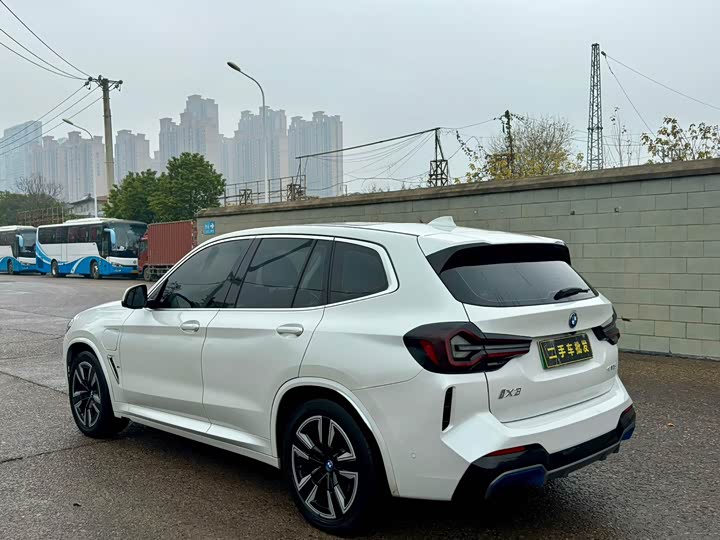 Фото 9 - BMW iX3