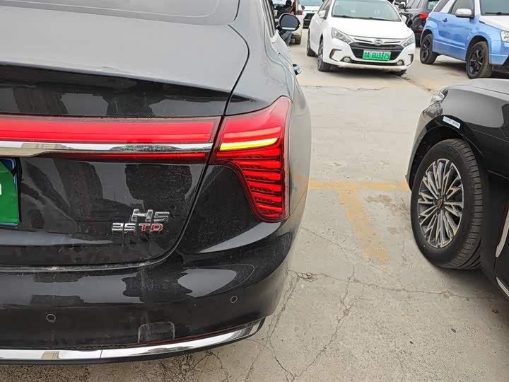 Фото 8 - Hongqi H5