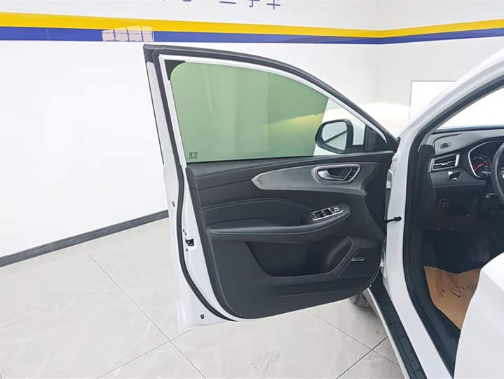 Фото 7 - Roewe RX5