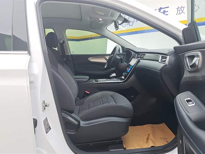 Фото 8 - Roewe RX5