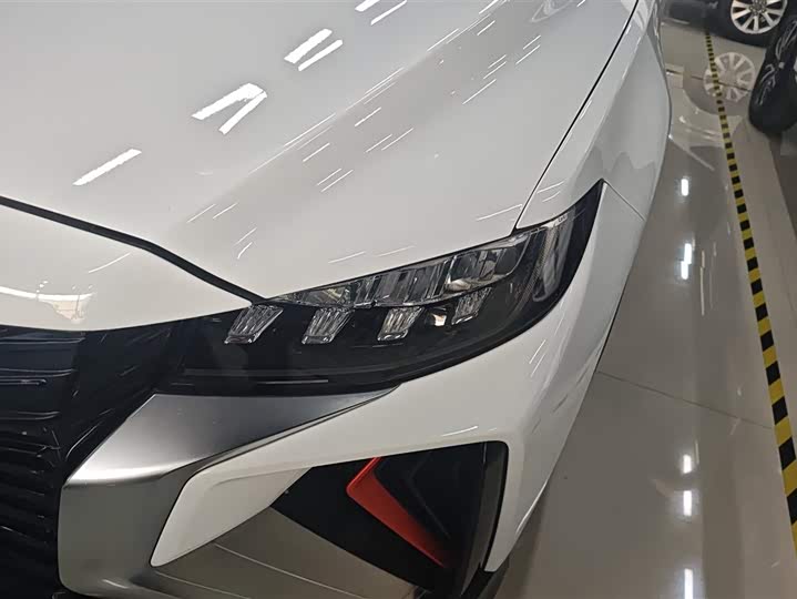 Фото 5 - Geely Atlas