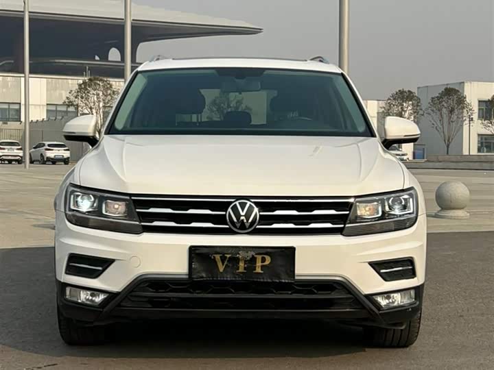 Фото 2 - Volkswagen Tiguan L Pro