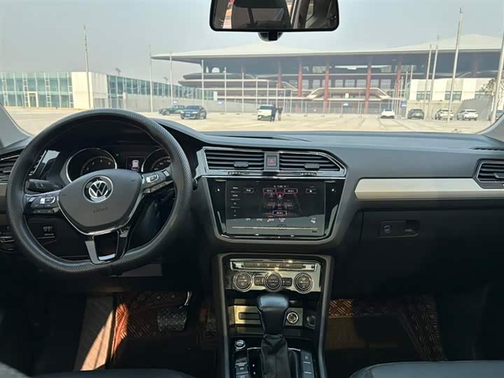 Фото 5 - Volkswagen Tiguan L Pro