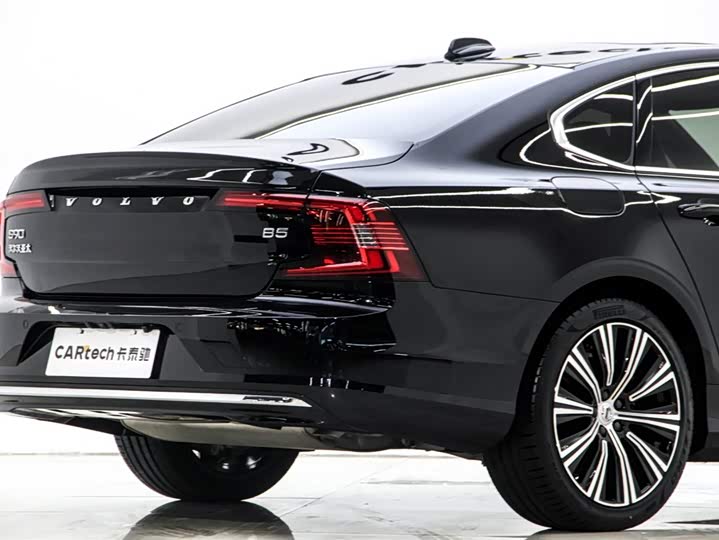 Фото 8 - Volvo S90