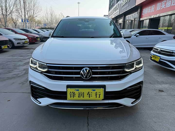 Фото 2 - Volkswagen Tiguan L Pro