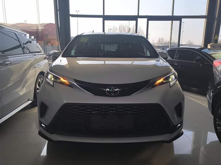 Фото 3 - Toyota Granvia