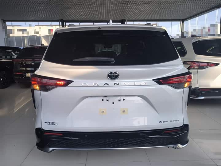 Фото 6 - Toyota Granvia