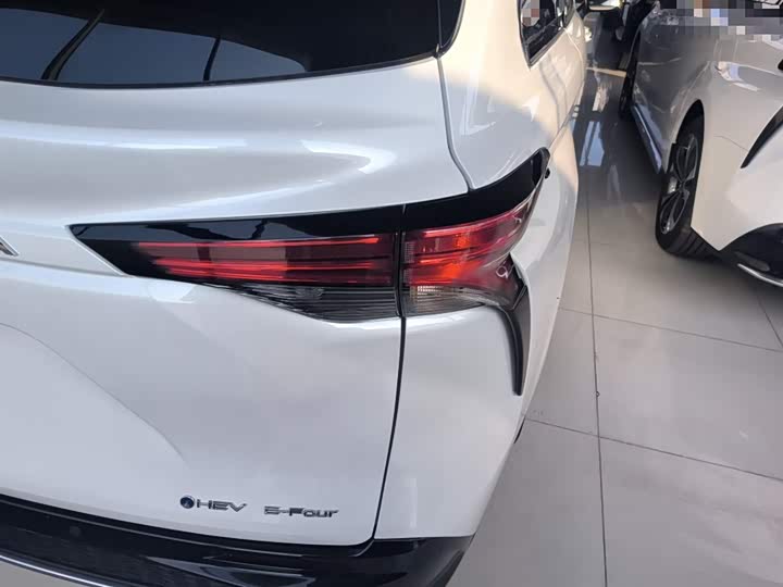 Фото 8 - Toyota Granvia