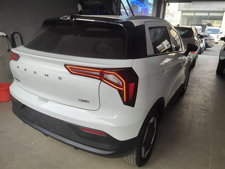 Фото 7 - Geely Geometry E Firefly