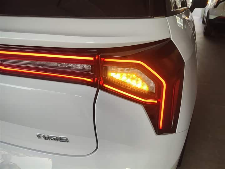 Фото 8 - Geely Geometry E Firefly