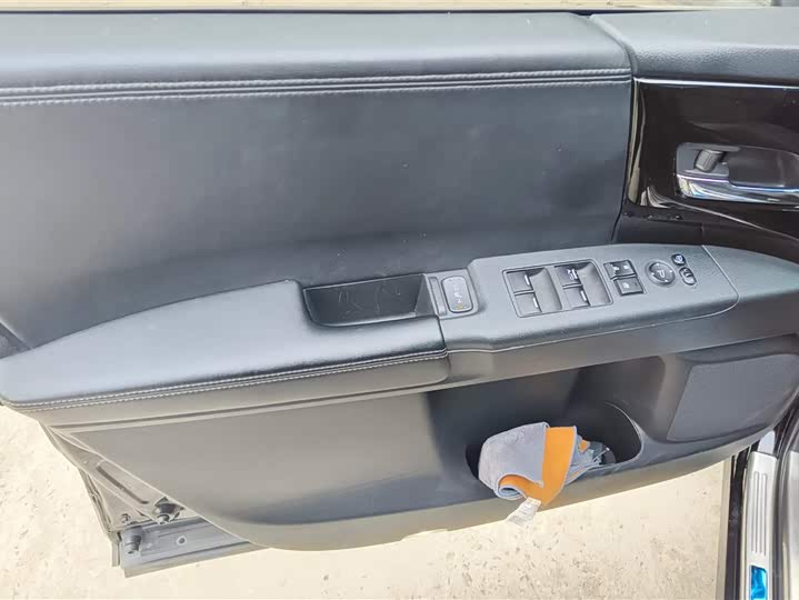 Фото 7 - Honda Elysion