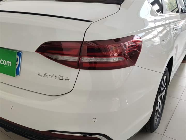 Фото 8 - Volkswagen Lavida