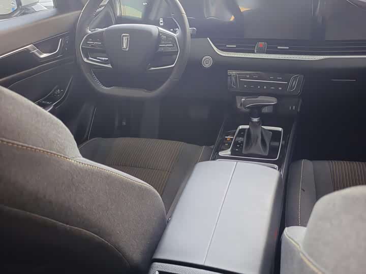 Фото 5 - Bestune B70