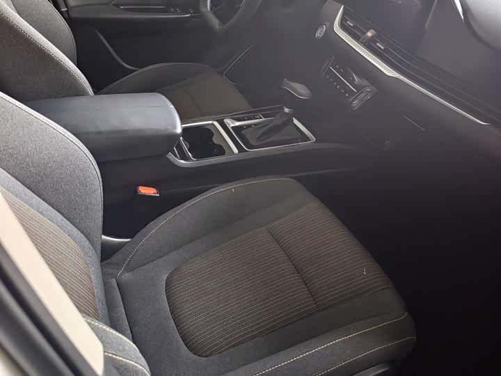 Фото 6 - Bestune B70