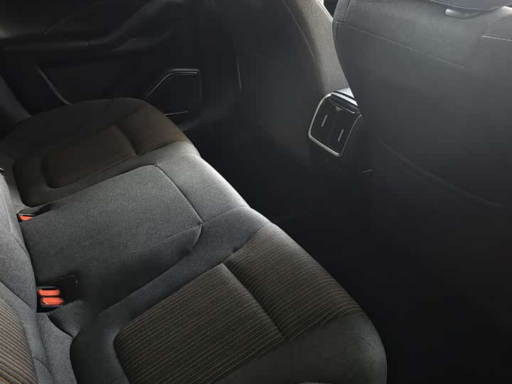 Фото 8 - Bestune B70