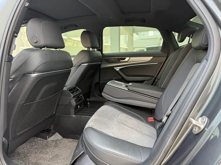 Фото 6 - Audi A6L