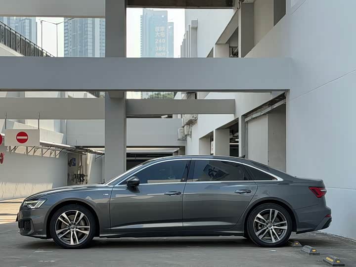 Фото 7 - Audi A6L