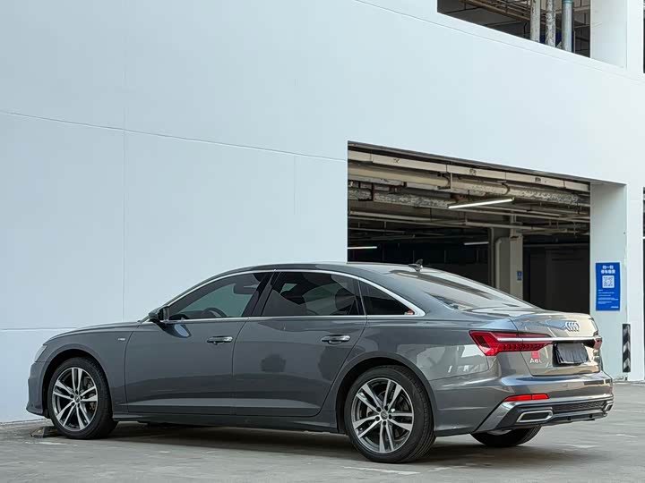 Фото 8 - Audi A6L