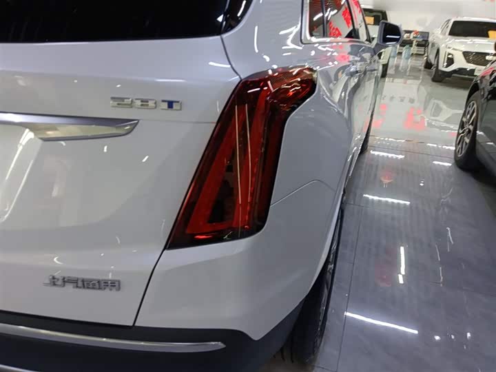 Фото 8 - Cadillac XT5