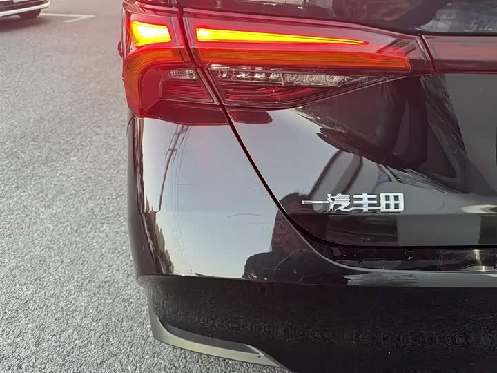 Фото 8 - Toyota Avalon