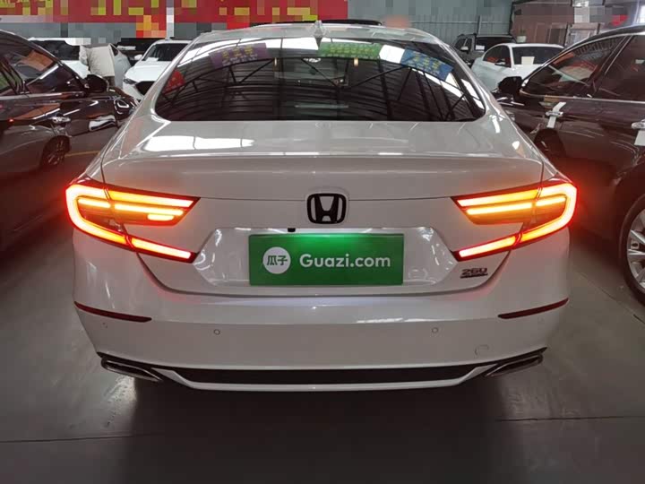 Фото 6 - Honda Accord