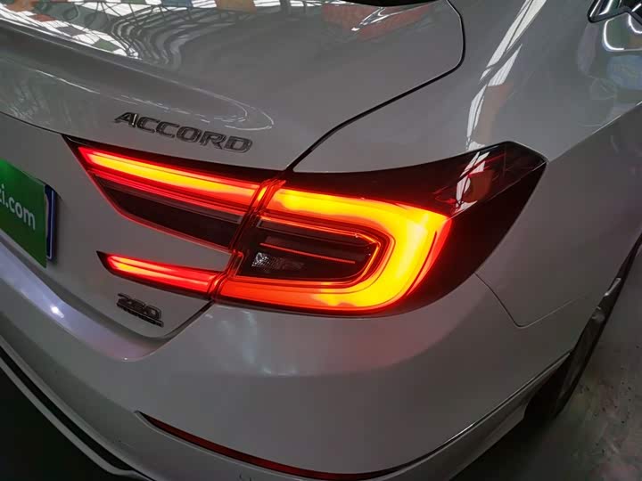 Фото 8 - Honda Accord