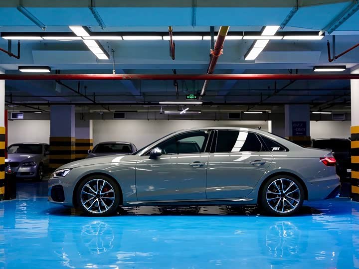 Фото 2 - Audi S4