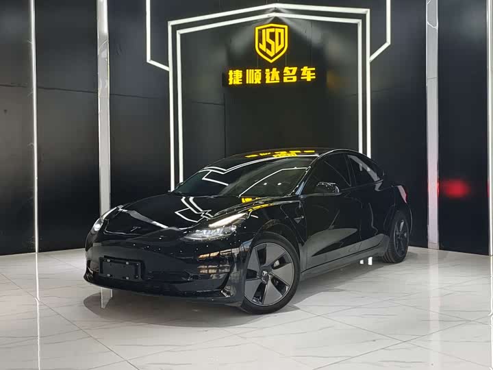 Фото 1 - Tesla Model 3