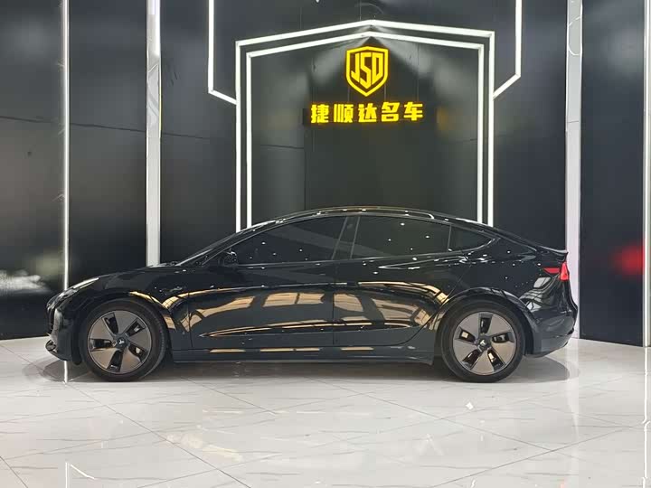 Фото 3 - Tesla Model 3