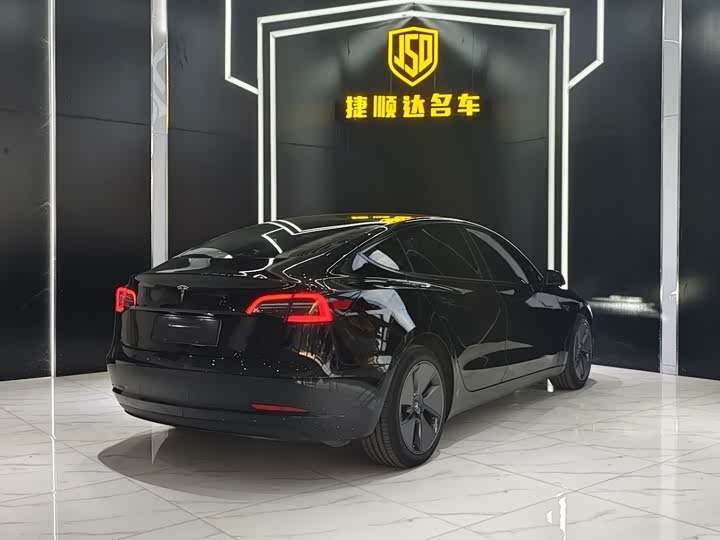 Фото 4 - Tesla Model 3