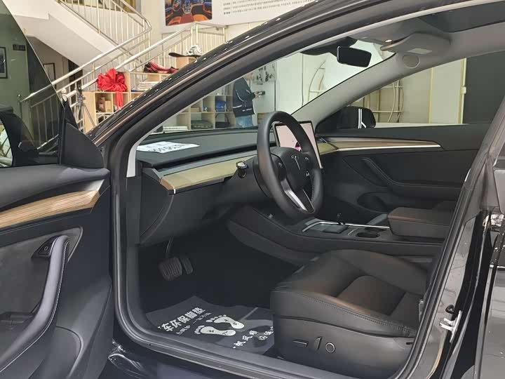 Фото 6 - Tesla Model 3