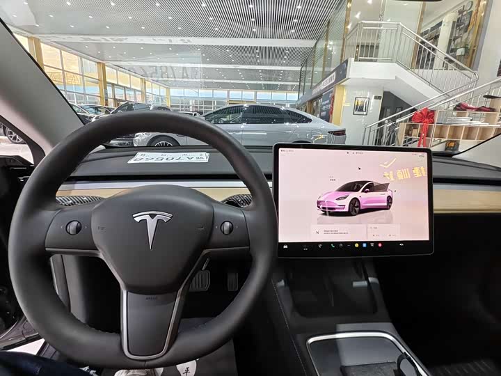 Фото 8 - Tesla Model 3