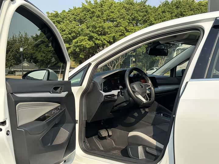 Фото 4 - Volkswagen Golf