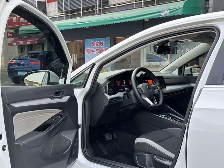 Фото 5 - Volkswagen Golf