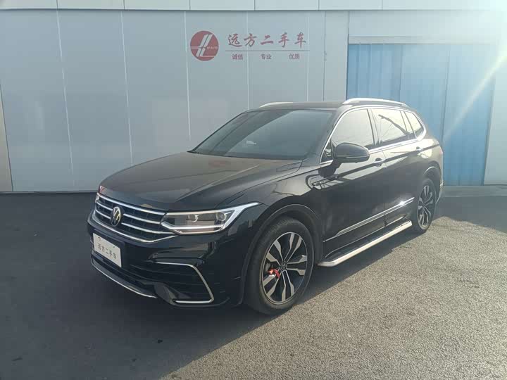 Фото 1 - Volkswagen Tiguan L Pro