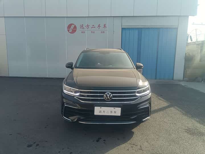 Фото 2 - Volkswagen Tiguan L Pro