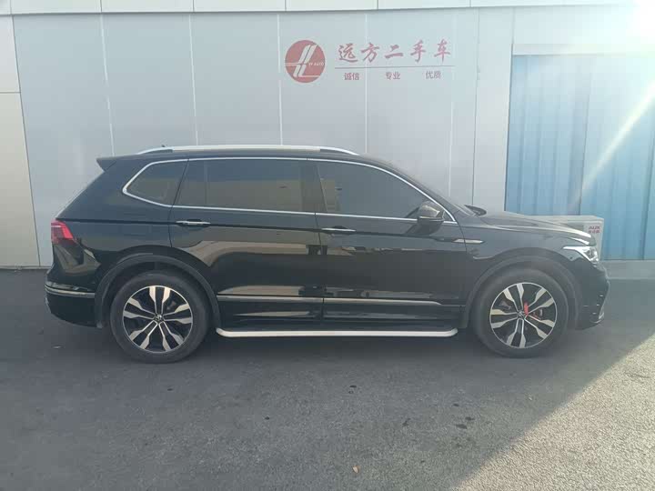 Фото 3 - Volkswagen Tiguan L Pro