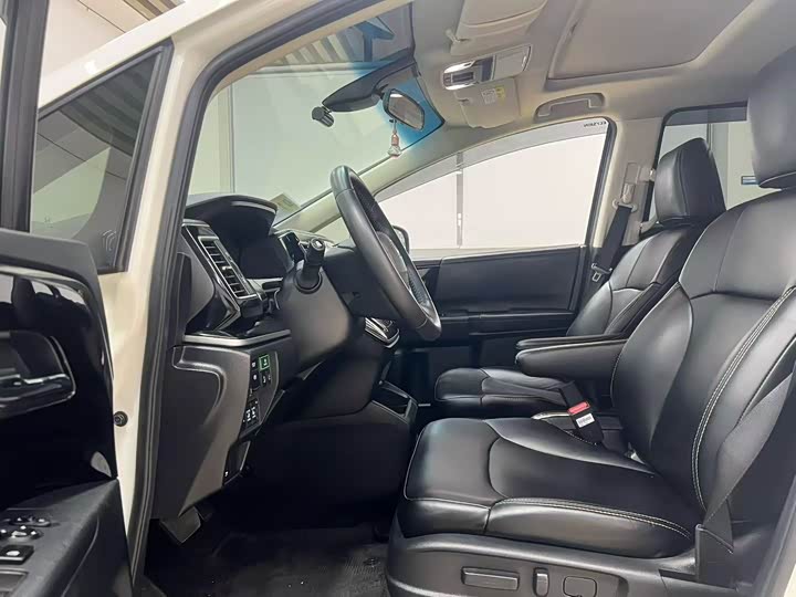 Фото 4 - Honda Elysion