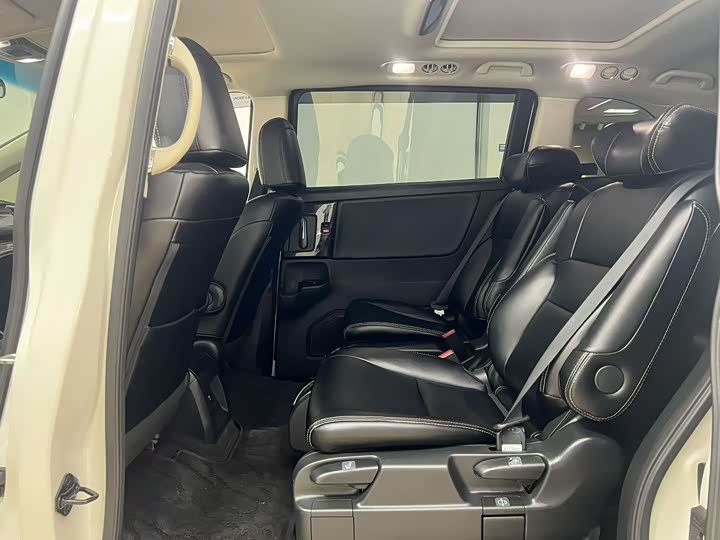 Фото 5 - Honda Elysion