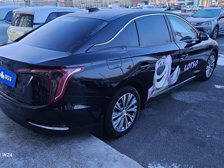 Фото 3 - Hongqi E-QM5