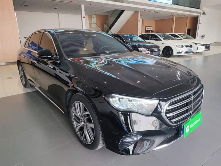 Фото 4 - Mercedes-Benz E-Class