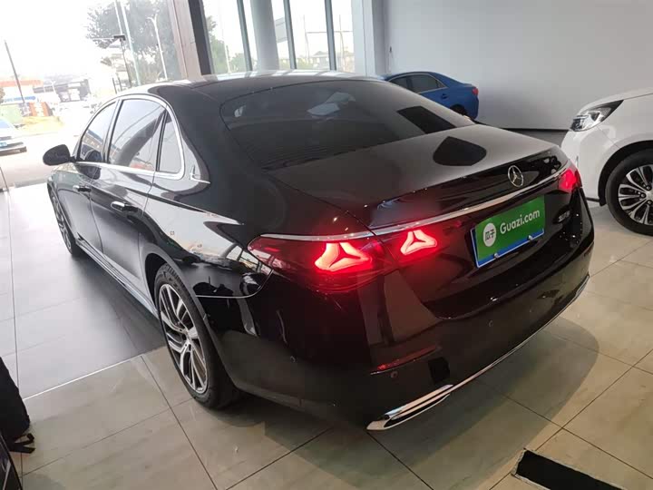 Фото 5 - Mercedes-Benz E-Class