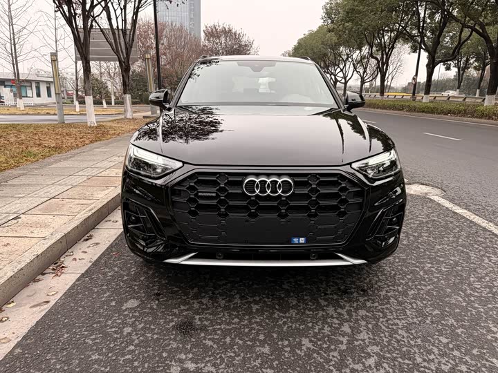 Фото 2 - Audi Q5L