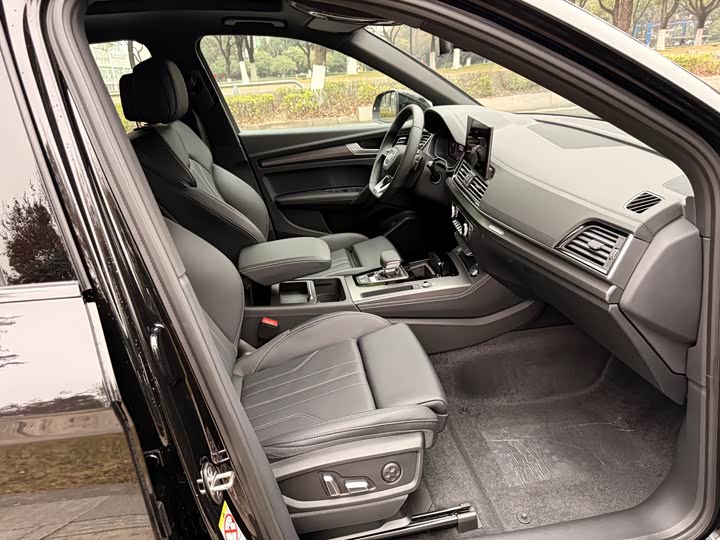 Фото 6 - Audi Q5L