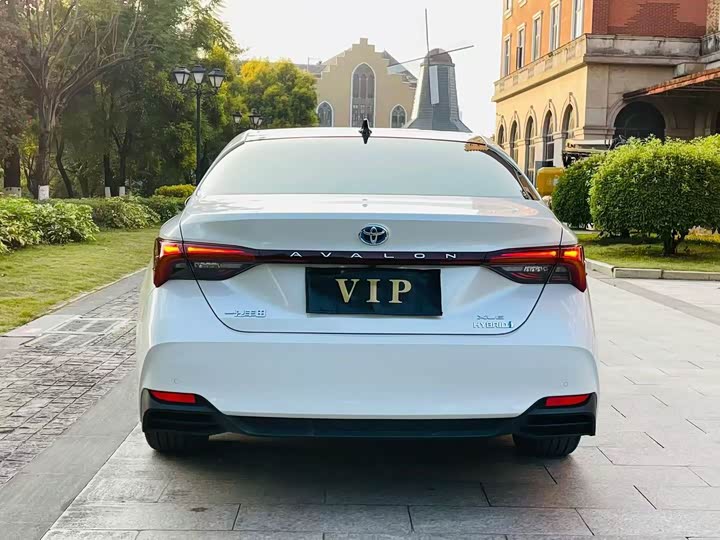 Фото 5 - Toyota Avalon