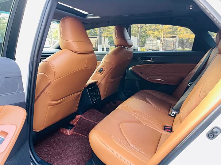 Фото 8 - Toyota Avalon